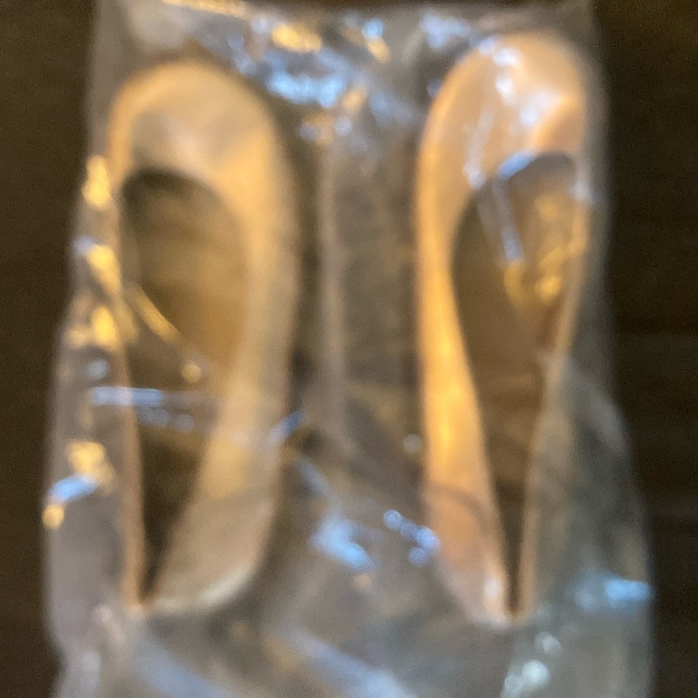 Women’s gold flats